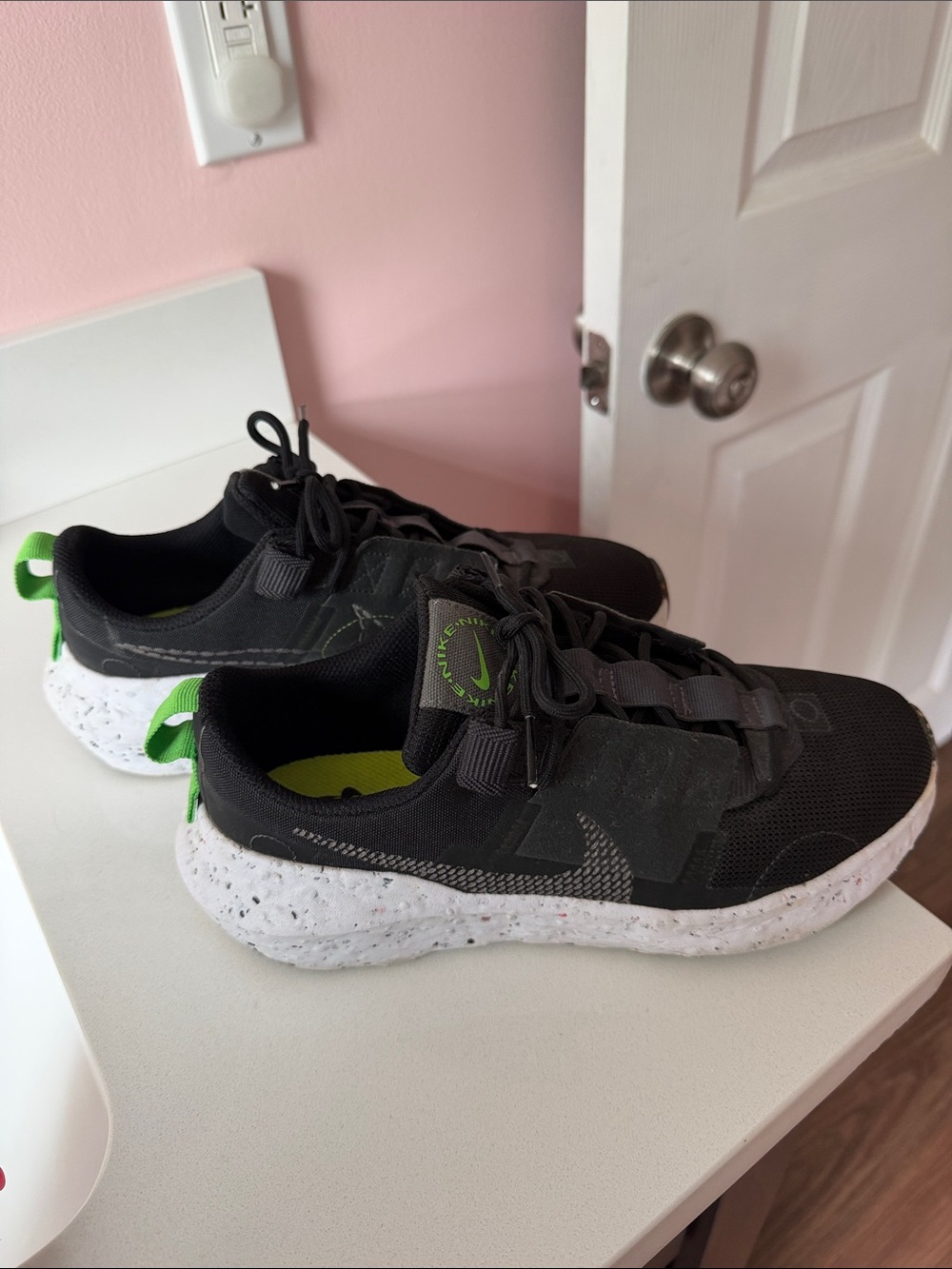 Nike Black and Green Men's/Women's Athletic Sneakers